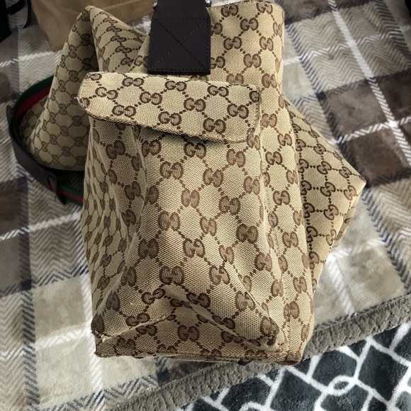 Gucci canvas diaper bag, with multiple pockets and fold-out changing pad - Picture 3 of 9